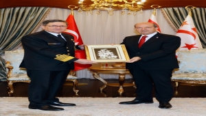 KKTC Cumhurbaşkanı Tatar, Deniz Kuvvetleri Komutanı Oramiral Özbal'ı kabul etti