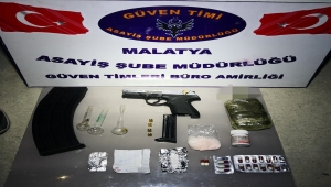 Malatya'da şüphe üzerine durdurulan otomobilde patlayıcı, silah ve uyuşturucu bulundu
