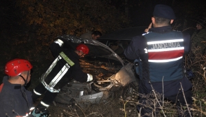 Manisa'da otomobil şarampole devrildi, 4 kişi yaralandı
