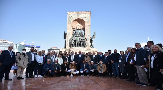 Memleket Partisi Genel Başkanı İnce, Beyoğlu'nda esnafı ziyaret etti: