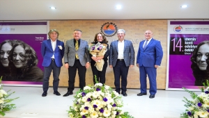 Mersin Kenti Edebiyat Ödülü yazar Nurdan Gürbilek'e verildi