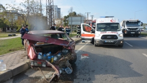 Ordu'da tırın çarptığı otomobildeki iki kişi yaralandı