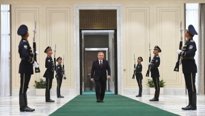 Özbekistan'da cumhurbaşkanı seçiminin galibi Mirziyoyev, yemin ederek görevine başladı