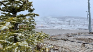 Sivas'ta Yıldız Dağı Kayak Merkezi'ne kar yağdı