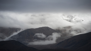 Tunceli'deki Munzur Dağları sis bulutlarıyla kaplandı 