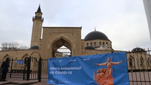 Ukrayna'da camide Kovid-19 aşı merkezi açıldı