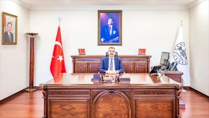 Vali Atay, Düzce depreminin yıl dönümünde hayatını kaybedenleri andı