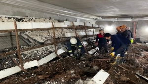 Van'da mantar üretim tesisinde devrilen rafların altında kalan 5 işçi yaralandı