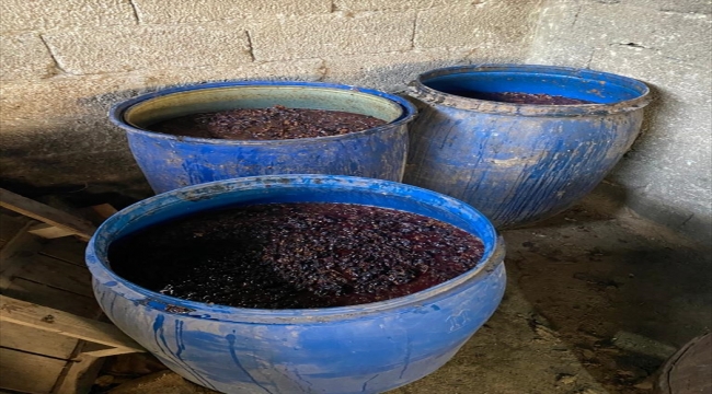 Adana'da 3 bin 655 litre sahte içki ile 2 bin 250 litre etil alkol ele geçirildi