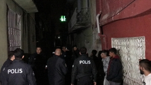 Adana'da 3 hırsızlık şüphelisinden biri yatakta, ikisi damda yakalandı