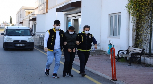 Adana'da sokakta çelik yelekli ve silahlı gezen kişi adli kontrolle salıverildi
