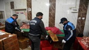 Adana'da yılbaşında piyasaya sürülecek 2 ton sağlıksız tavuk eti imha edildi