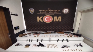 Afyonkarahisar'da "Tırpan" operasyonu kapsamında 9 kişi gözaltına alındı