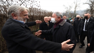 Akar, Bosna Hersek'te görevli Mehmetçik ile bir araya geldi: