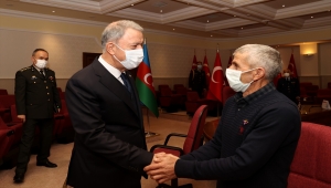 Akar, "topraklarını kurtarma" sözünü tutan Azerbaycanlı şehit subayın ailesi ile bir araya geldi