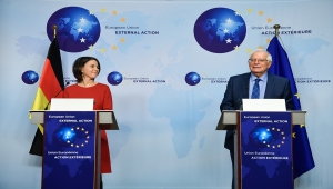 Almanya'nın yeni Dışişleri Bakanı Baerbock, görevinin ilk gününde Brüksel'de