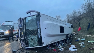 Amasya'da tur otobüsünün devrilmesi sonucu 27 kişi yaralandı