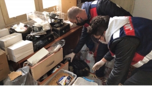 Antalya'da sahte içki operasyonunda 4 şüpheli yakalandı