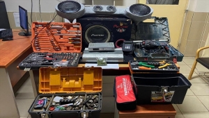 Aydın'da 3 otomobilden hırsızlık yapan 2 şüpheli tutuklandı