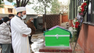 Aydın'da otomobilden düşerek ölen 3 yaşındaki çocuğun cenazesi defnedildi