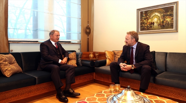 Bakan Akar'dan Türkiye'nin Saraybosna Büyükelçiliğine ziyaret