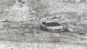 Başakşehir'de şarampole kayan aracın sürücüsü yaralandı 