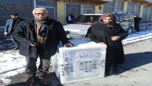 Başkale'deki selzedelere beyaz eşya yardımı yapıldı