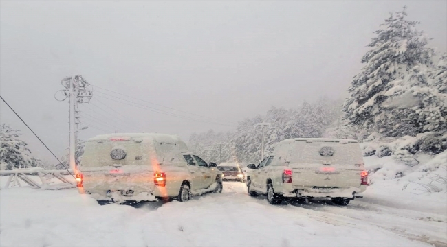Batı Karadeniz'de Başkent EDAŞ ekiplerinin karda arızaları giderme mücadelesi