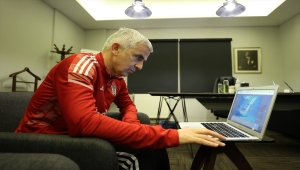 Beşiktaş Teknik Sorumlusu Önder Karaveli, AA'nın "Yılın Fotoğrafları" oylamasına katıldı 