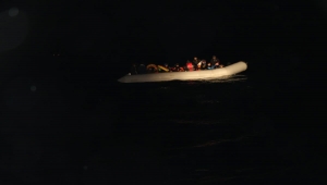 Bindikleri botun motoru arızalanan 43 düzensiz göçmen sahil güvenlik ekiplerince kurtarıldı