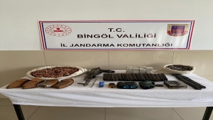 Bingöl'de Eren Kış-6 Operasyonu'nda çok sayıda silah ve mühimmat ele geçirildi