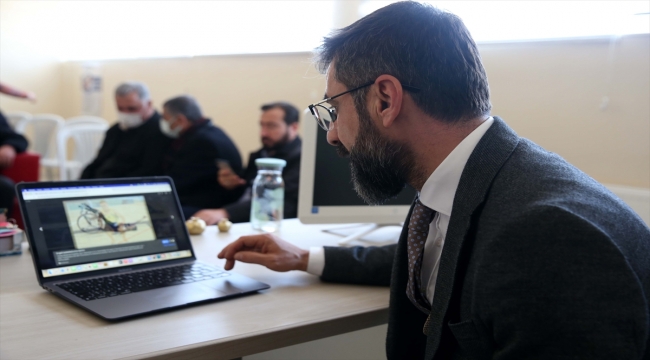 Bitlis Belediye Başkanı Tanğlay, AA'nın "Yılın Fotoğrafları" oylamasına katıldı
