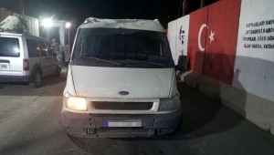 Bitlis'te bir minibüste 37 düzensiz göçmen yakalandı