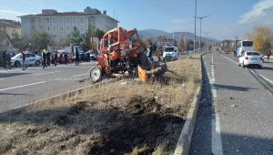 Bolu'da yolcu otobüsüyle çarpışan traktörün sürücüsü öldü
