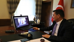 Burdur Valisi Arslantaş, AA'nın "Yılın Fotoğrafları" oylamasına katıldı 