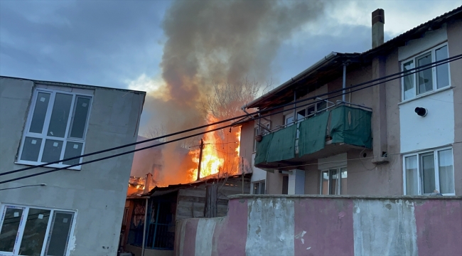 Bursa'da Uludağ eteklerindeki bir evde çıkan yangın söndürüldü