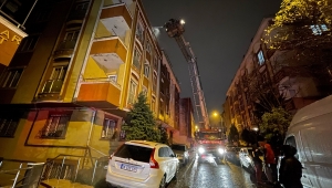 Çekmeköy'de binanın çatısında çıkan yangın söndürüldü