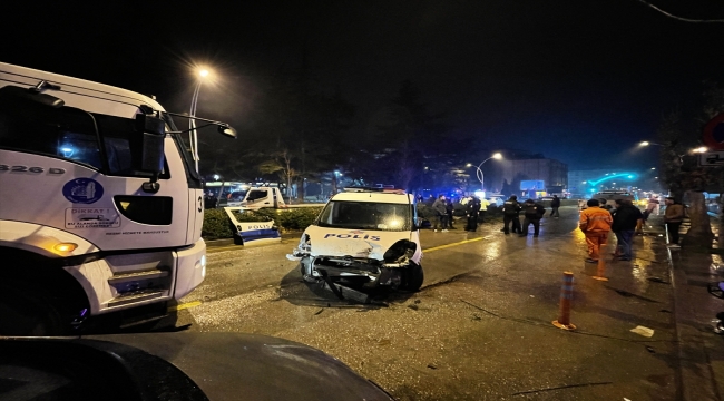 Çorum'da iki polis otosu çarpıştı, bir komiser ile bir polis memuru yaralandı