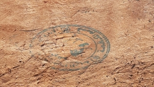 Diyarbakır'da üzerinde Arapça mühür bulunan timsah derisi ile tunç tablet ele geçirildi