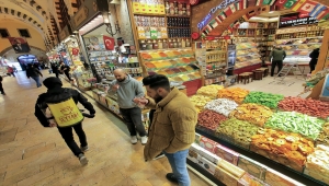 Dünya Çay Günü'nde Mısır Çarşısı'na gelenler kış çayı ile ısındı