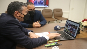 Düzce Valisi Atay ve Belediye Başkanı Özlü AA'nın "Yılın Fotoğrafları" oylamasına katıldı