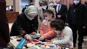 Emine Erdoğan, özel öğrencilere eğitim materyali taşıyan tırları uğurladı