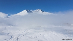 Erciyes'in yüksek kesimlerinde kar kalınlığı 50 santimetreye ulaştı