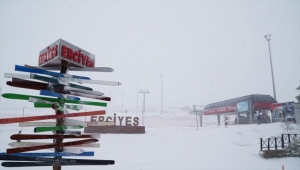 Erciyes'te kar yağışı etkili oluyor