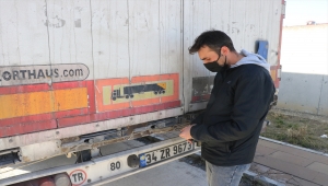 Erzincan'da tırın dorsesinde 56 düzensiz göçmen yakalandı
