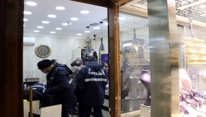 Erzurum'daki kuyumcuya yönelik silahlı saldırının görüntüleri güvenlik kamerasına yansıdı