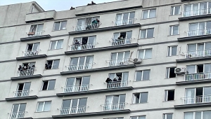 Esenyurt'ta apartman yangınında oluşan yoğun duman nedeniyle vatandaşlar mahsur kaldı