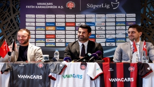 Fatih Karagümrük'te teknik sorumlu Volkan Demirel için imza töreni düzenlendi