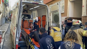 Fatih'te bodrum katındaki dairede çıkan yangında bir kişi yaralandı
