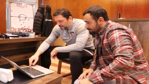 Gaziantep FK Teknik Direktörü Erol Bulut, AA'nın "Yılın Fotoğrafları" oylamasına katıldı